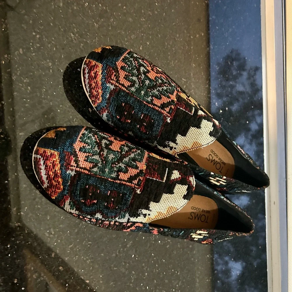 TOMS - NWOT